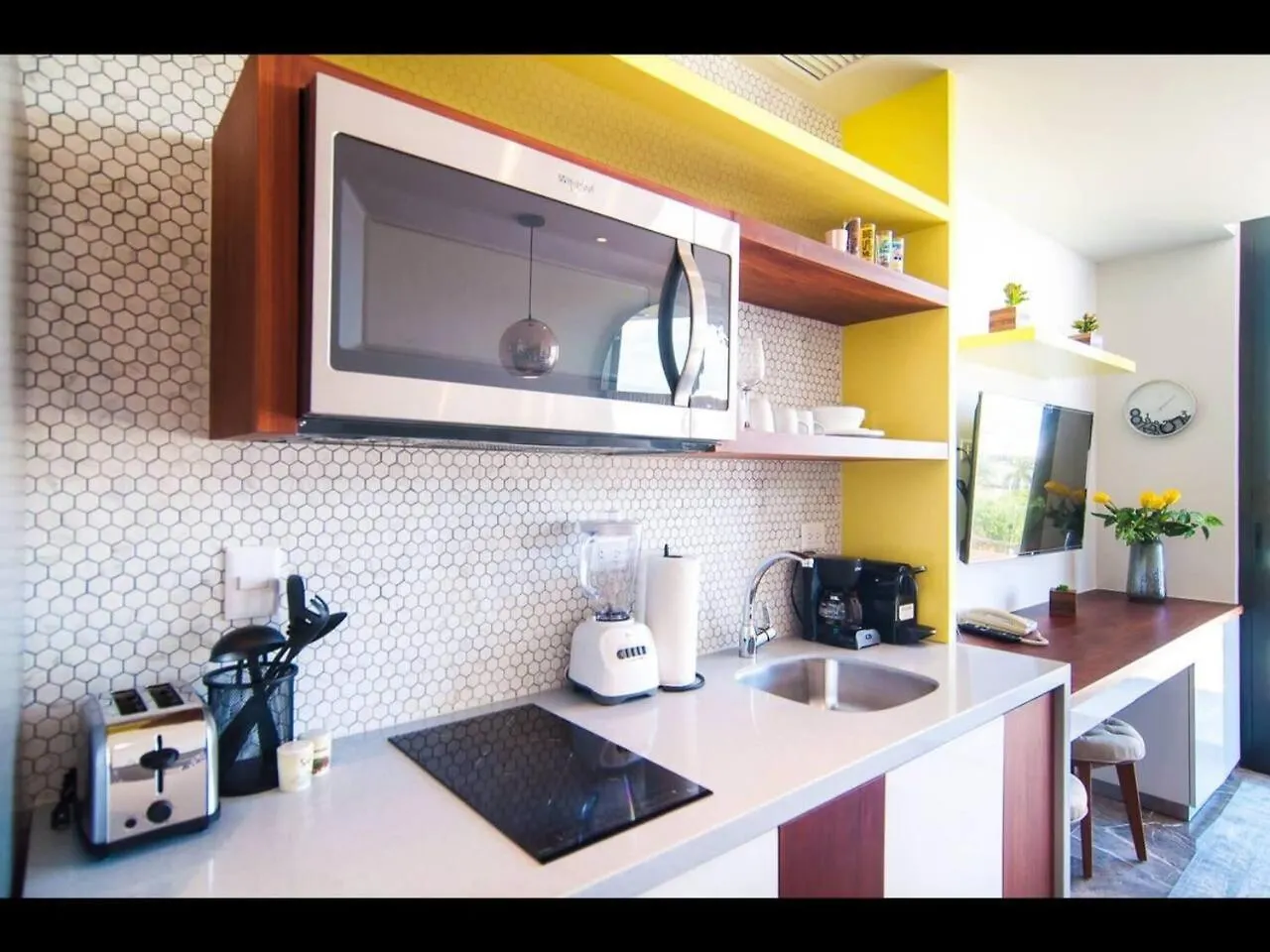 1Br 1Ba In Singular Joy, Best Location In Town Playa del Carmen Mexico